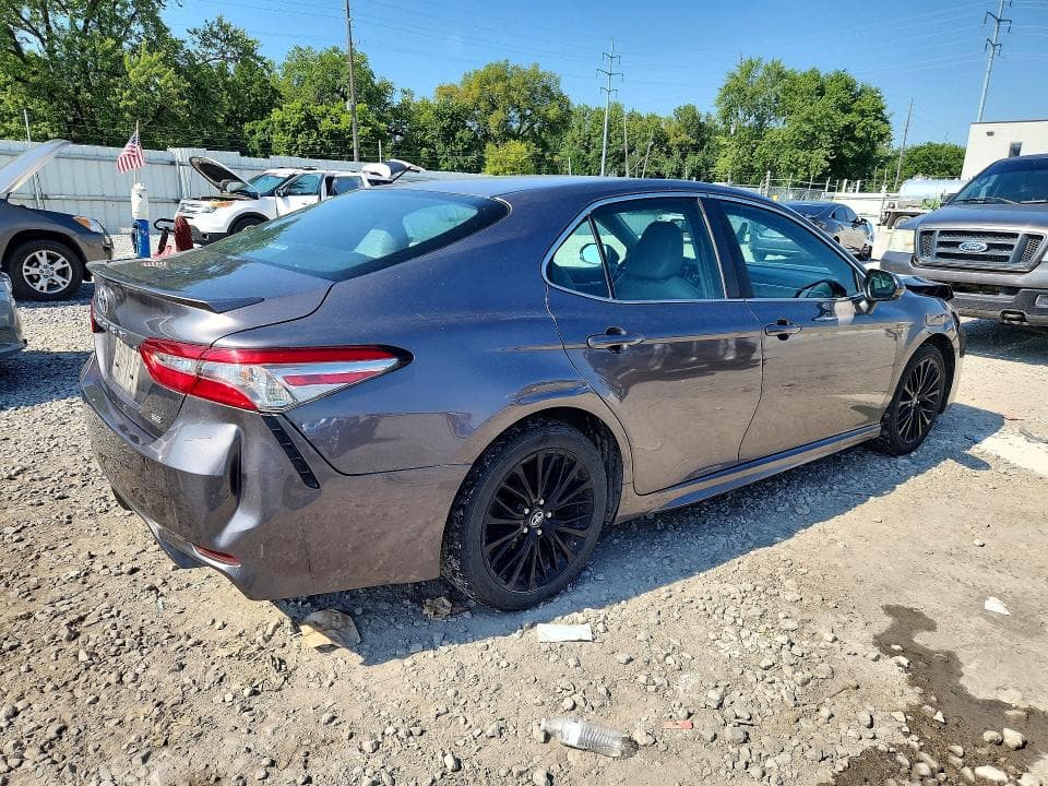 2018 TOYOTA CAMRY SE 3