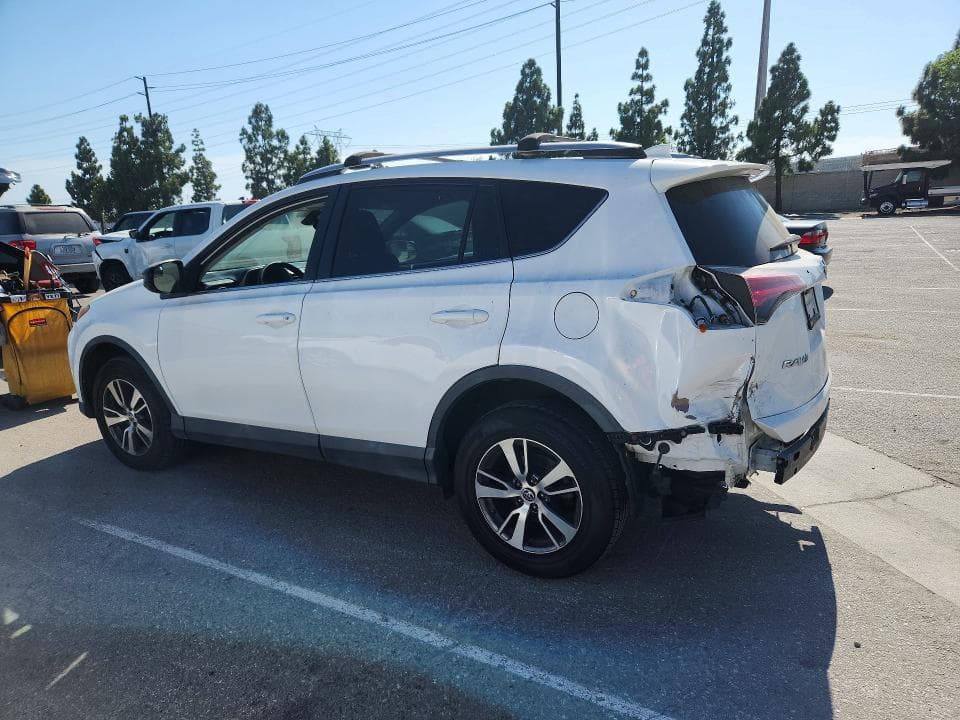2018 TOYOTA RAV4 LE 2