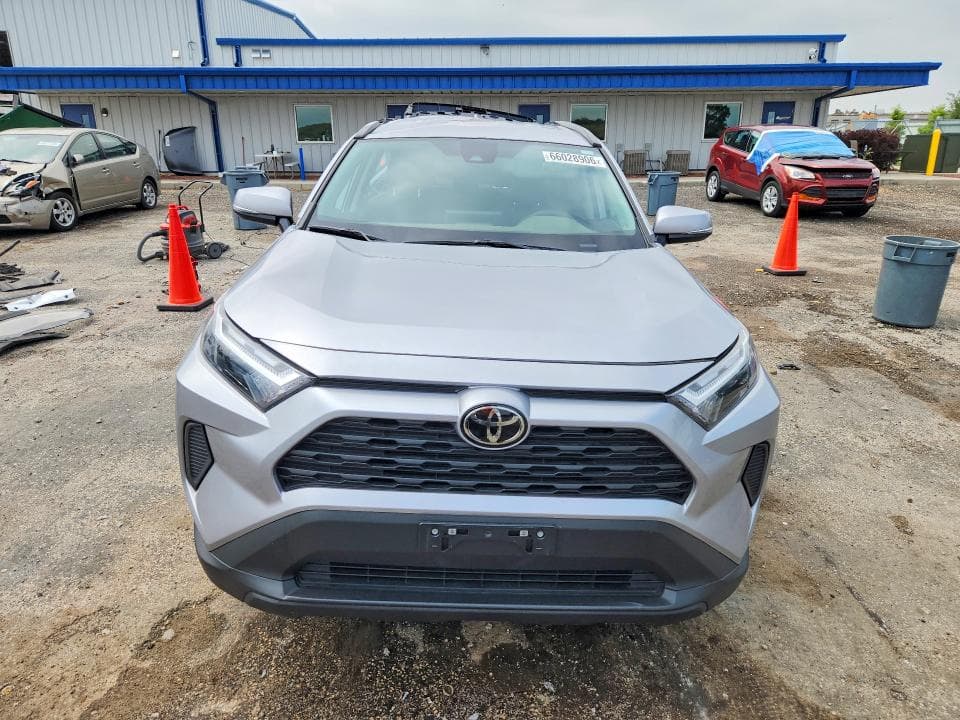 2025 TOYOTA RAV4 XLE 5