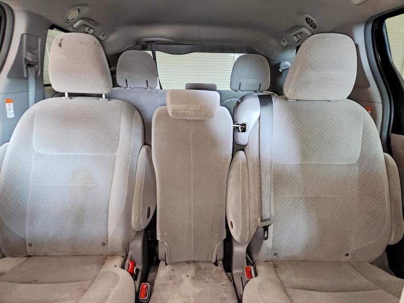 2017 TOYOTA SIENNA LE 10
