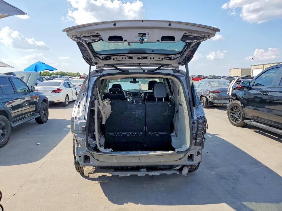 2020 CHRYSLER PACIFICA LIMITED 6