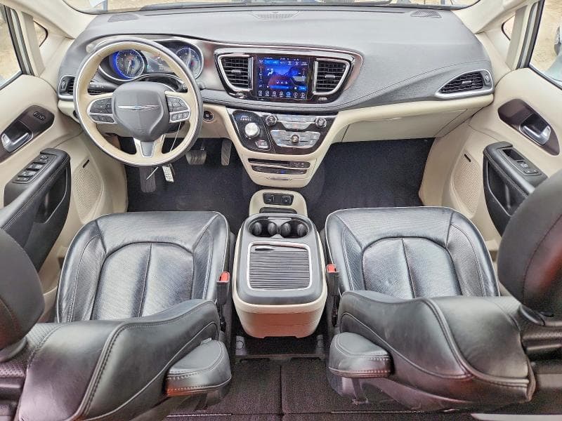 2017 CHRYSLER PACIFICA LIMITED 8