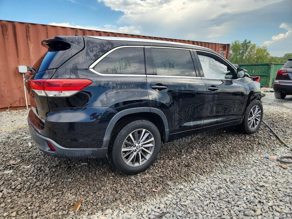 2018 TOYOTA HIGHLANDER XLE 3