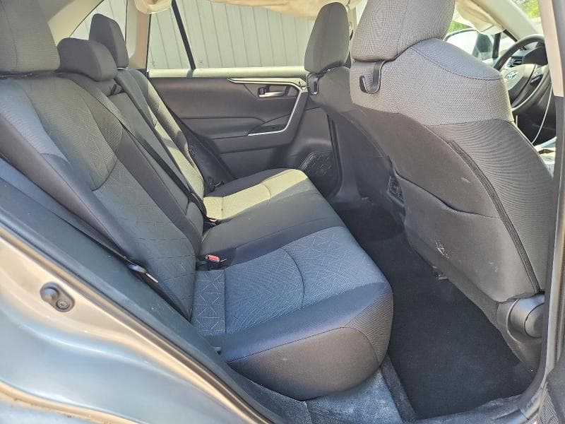2021 TOYOTA RAV4 XLE 11