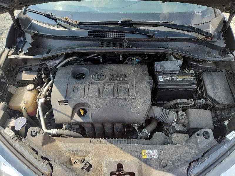 2019 TOYOTA C-HR XLE 12