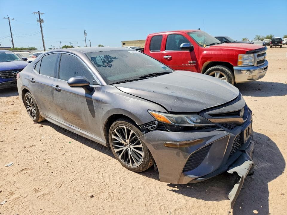 2018 TOYOTA CAMRY SE 4