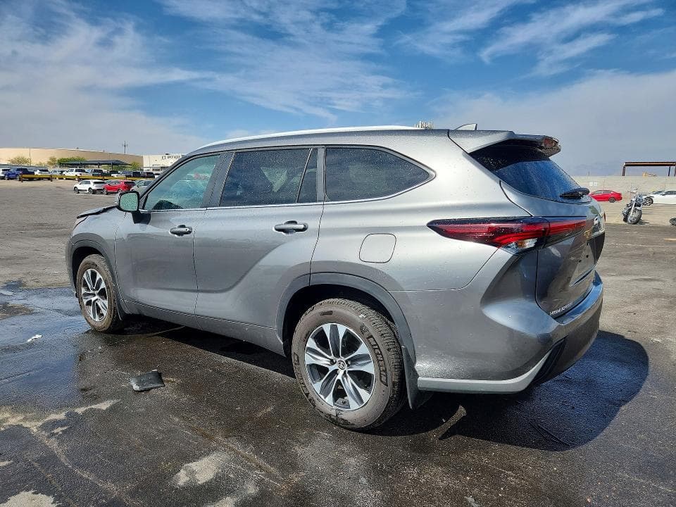 2026 TOYOTA HIGHLANDER XLE 2