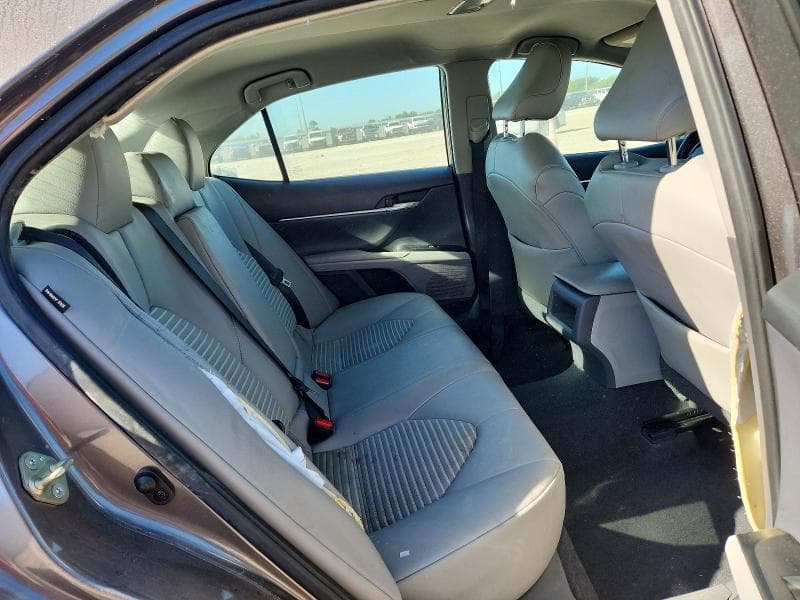 2020 TOYOTA CAMRY SE 10