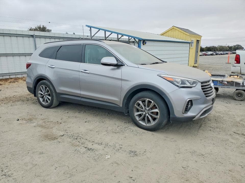 2018 HYUNDAI SANTA FE SE 4