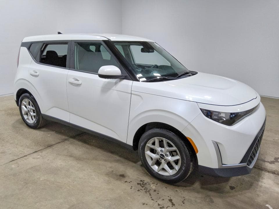 2023 KIA SOUL LX 4