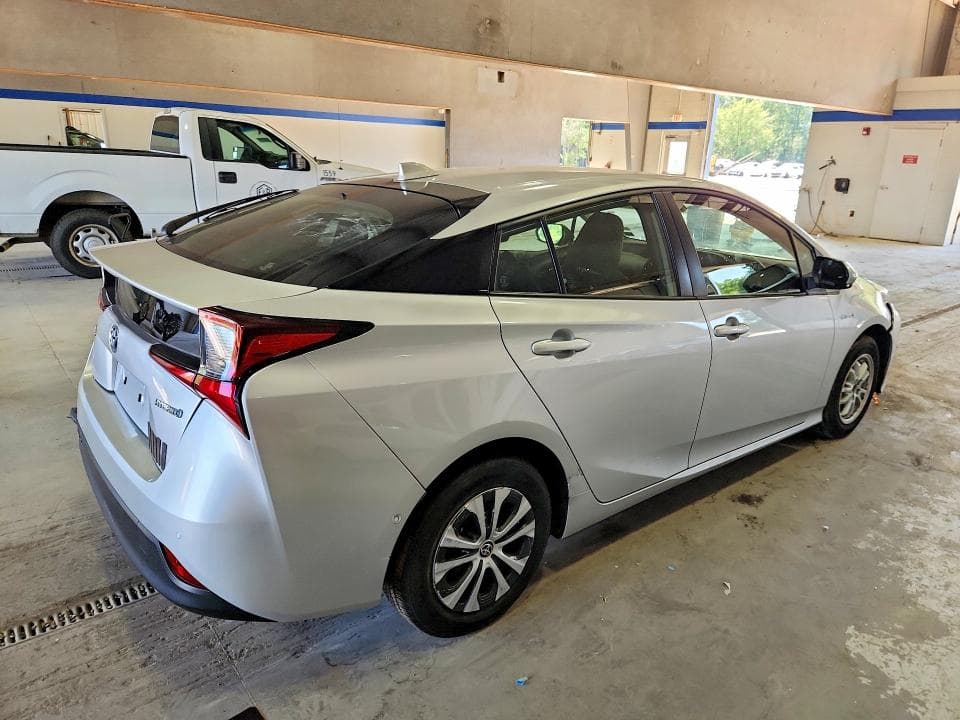 2021 TOYOTA PRIUS LE 3
