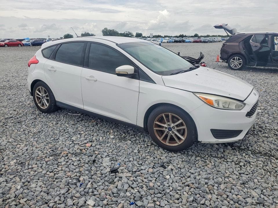 2017 FORD FOCUS SE 4