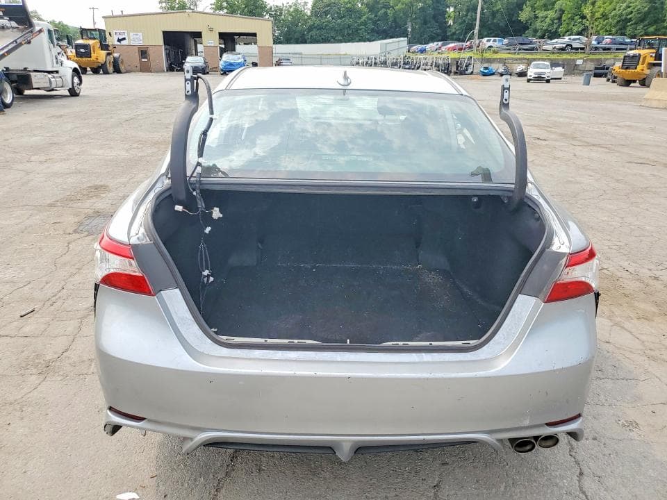 2020 TOYOTA CAMRY SE 6