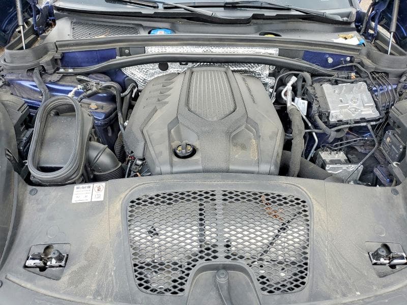 2024 PORSCHE MACAN BASE 12
