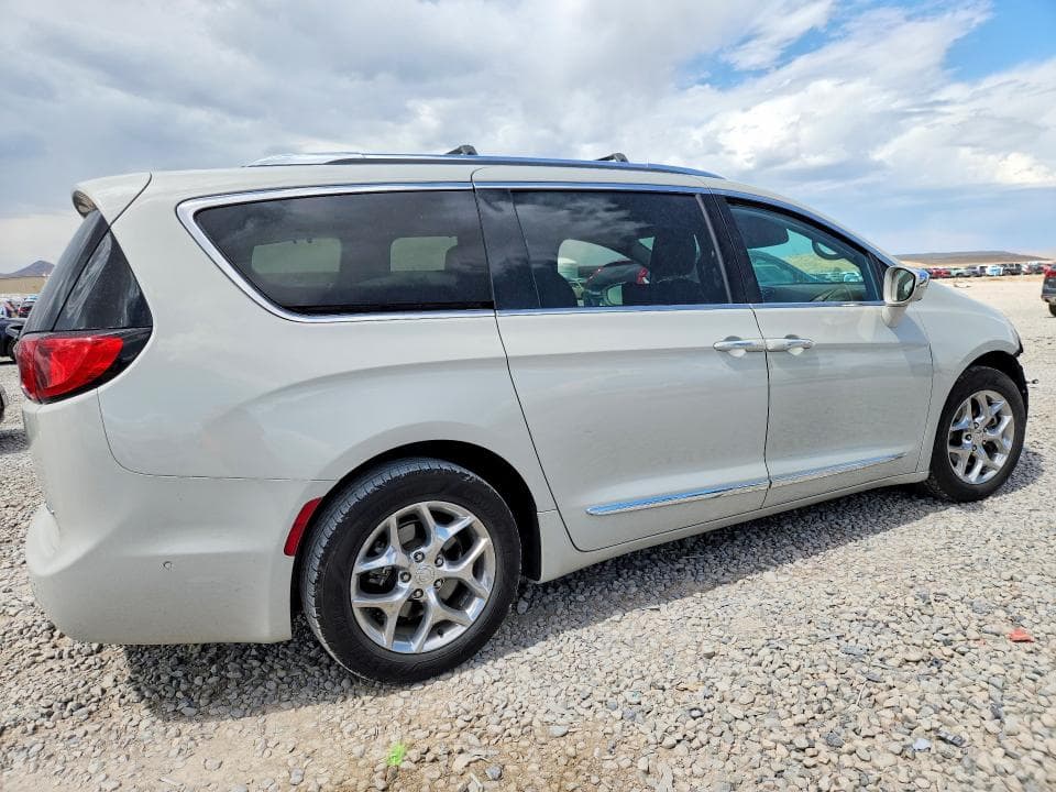 2017 CHRYSLER PACIFICA LIMITED 3