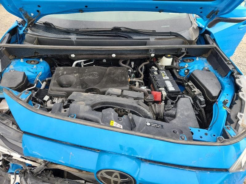 2021 TOYOTA RAV4 XLE 11