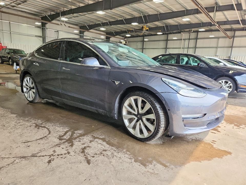 2018 TESLA MODEL 3 4