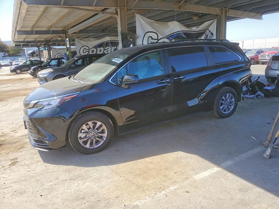 2026 TOYOTA SIENNA XLE 8-PASSENGER - 1