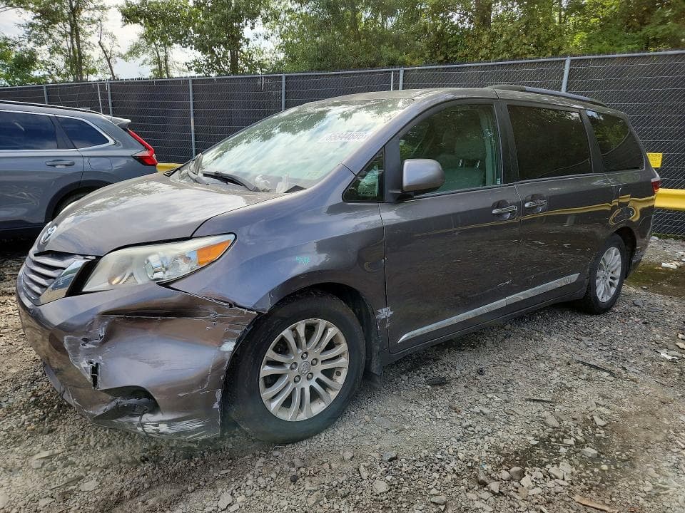 2017 TOYOTA SIENNA XLE 8-PASSENGER