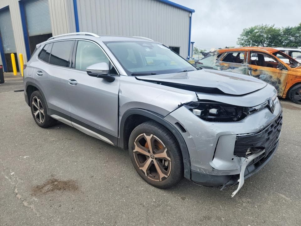 2026 VOLKSWAGEN TIGUAN SE 4