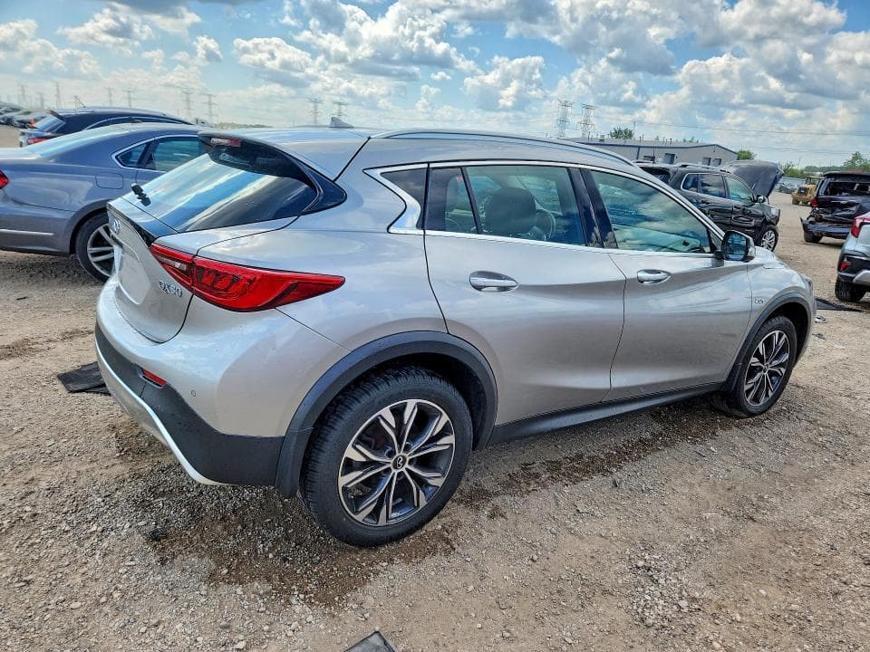 2019 INFINITI QX30 LUXE 3