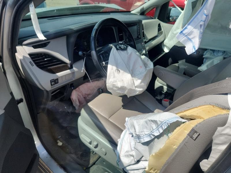 2020 TOYOTA SIENNA XLE 8-PASSENGER 8
