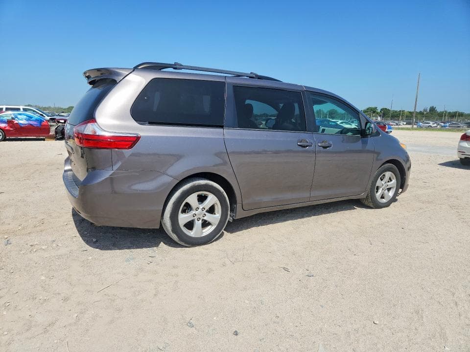 2017 TOYOTA SIENNA LE 3