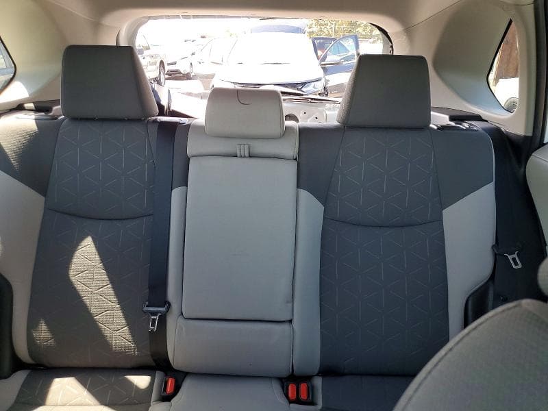 2022 TOYOTA RAV4 XLE 10