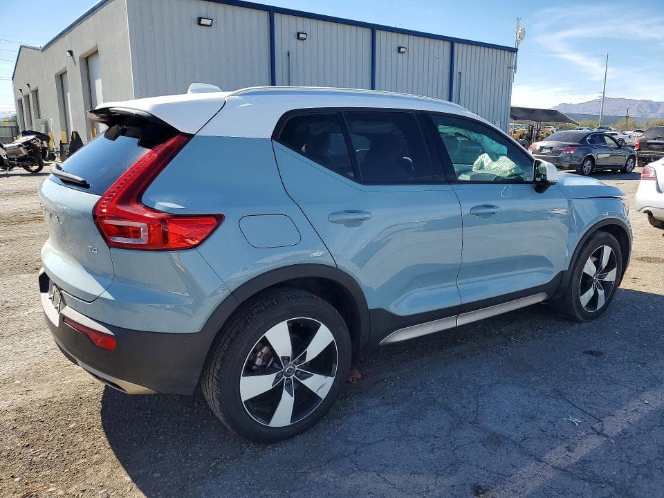 2019 VOLVO XC40 T4 MOMENTUM 3