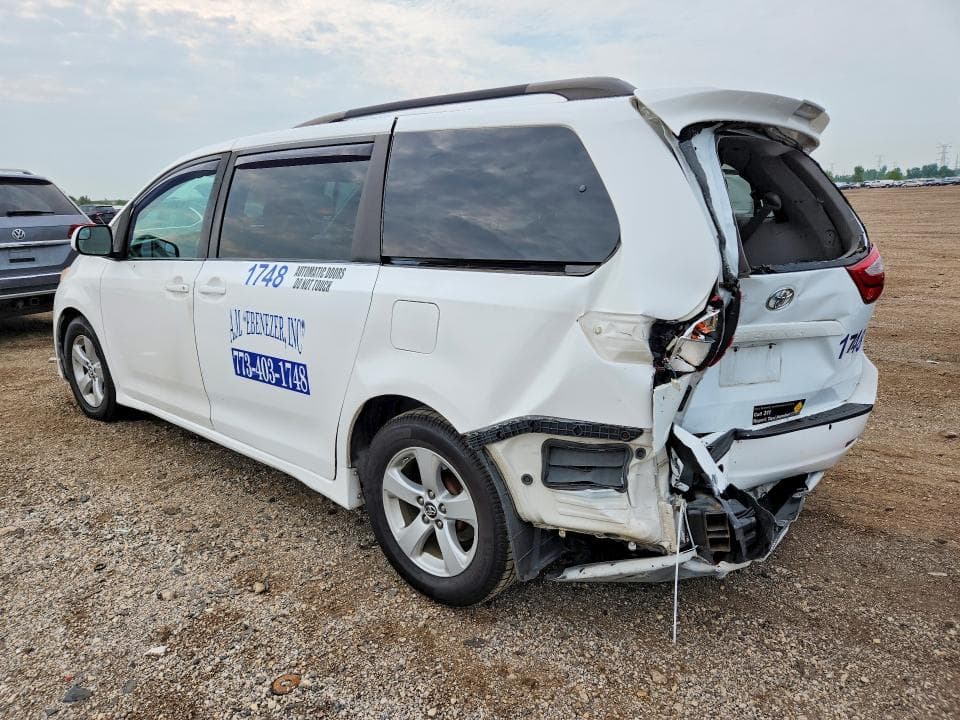 2019 TOYOTA SIENNA LE 2