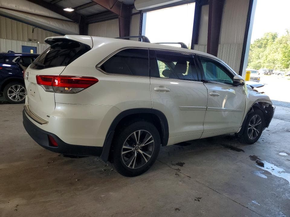 2018 TOYOTA HIGHLANDER LE 3