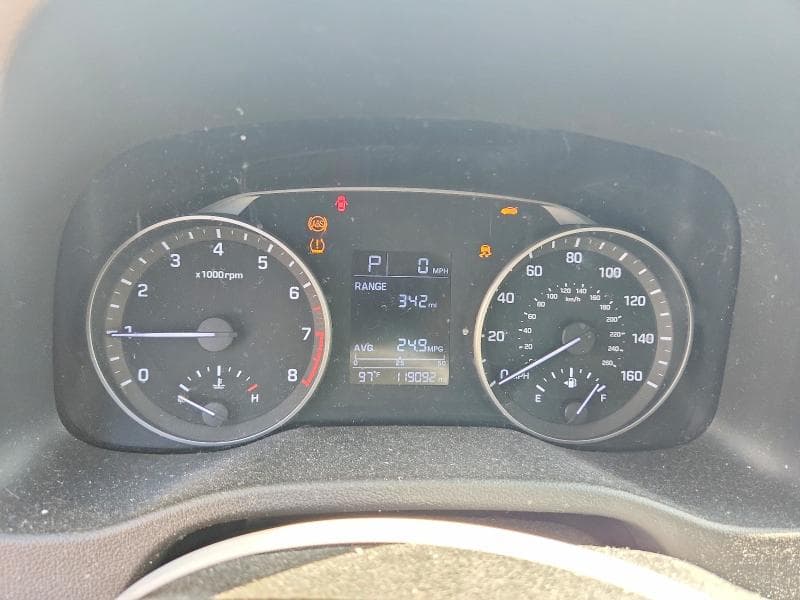 2017 HYUNDAI ELANTRA 9