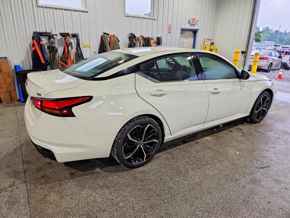 2023 NISSAN ALTIMA SR 3