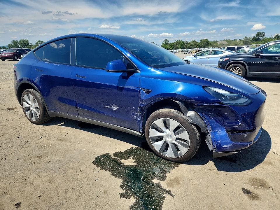 2023 TESLA MODEL Y 4
