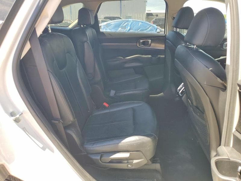 2022 KIA SORENTO S 11