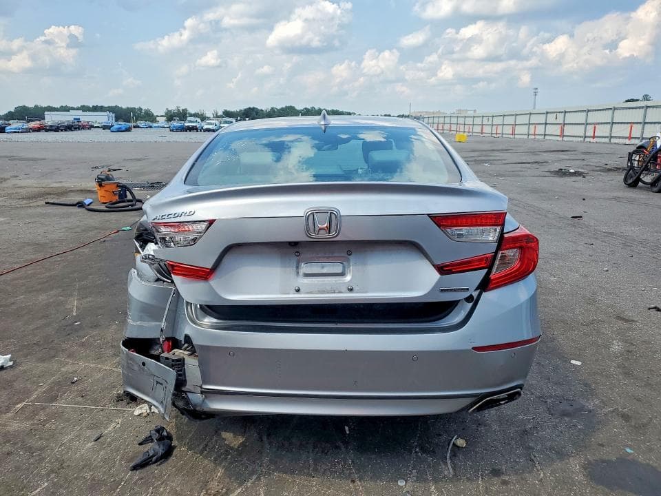 2018 HONDA ACCORD TOURING 6