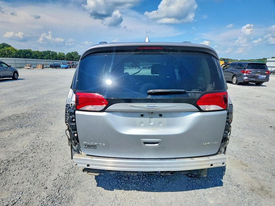 2018 CHRYSLER PACIFICA LIMITED 6