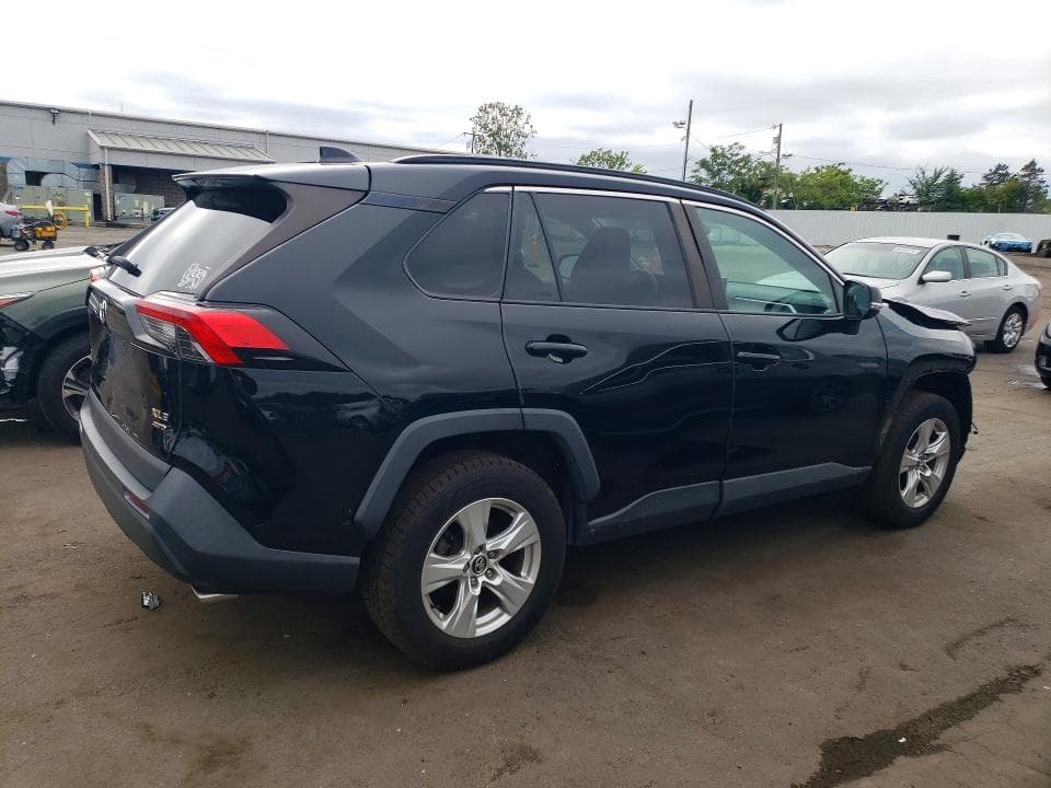 2020 TOYOTA RAV4 XLE 3