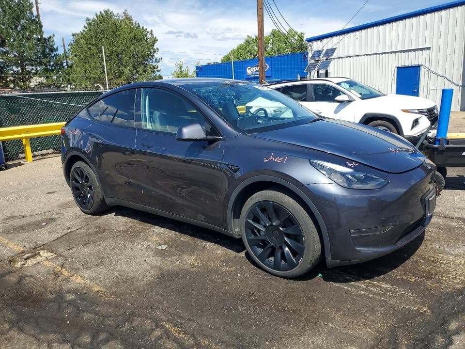 2024 TESLA MODEL Y 4