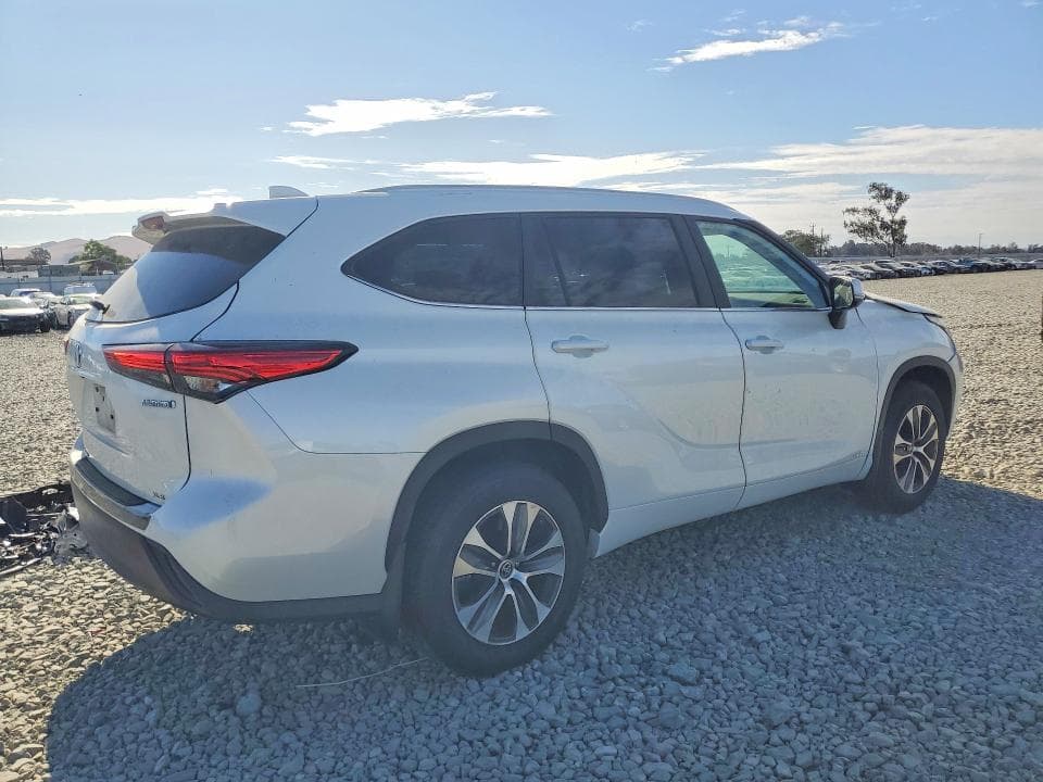 2023 TOYOTA HIGHLANDER HYBRID XLE 3