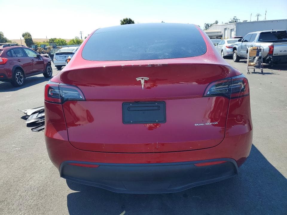2024 TESLA MODEL Y 6