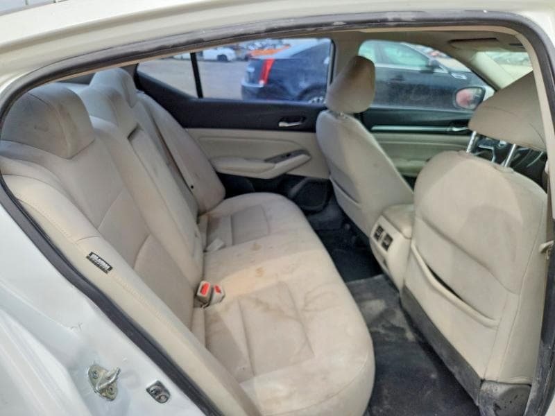 2019 NISSAN ALTIMA SV 10