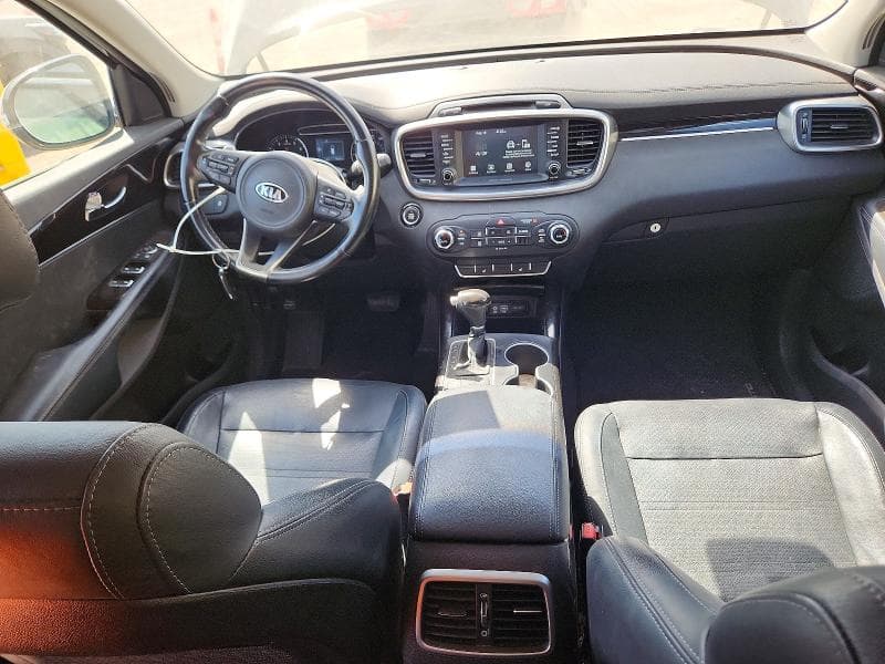2017 KIA SORENTO EX 8