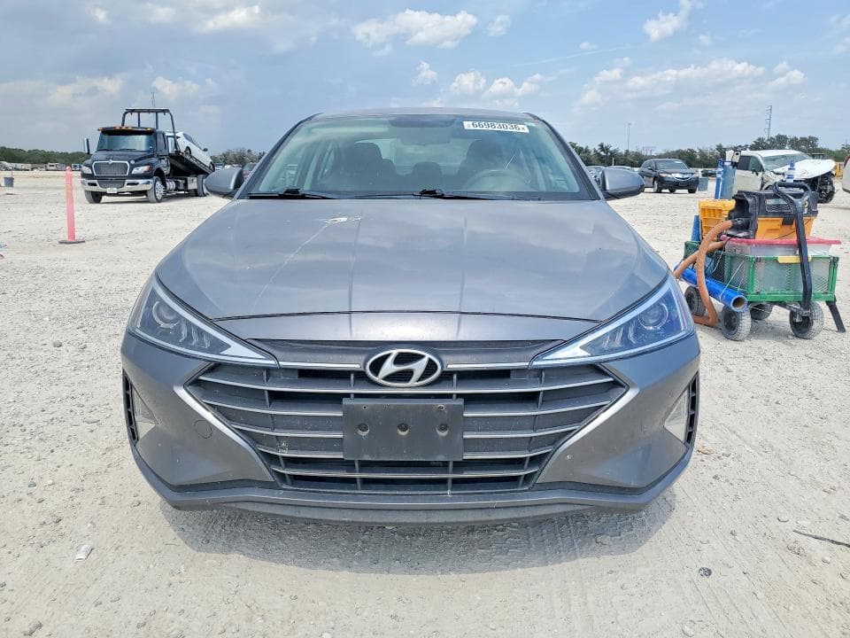 2019 HYUNDAI ELANTRA SE 5