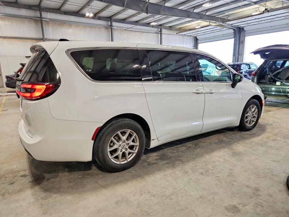 2024 CHRYSLER PACIFICA TOURING L 3