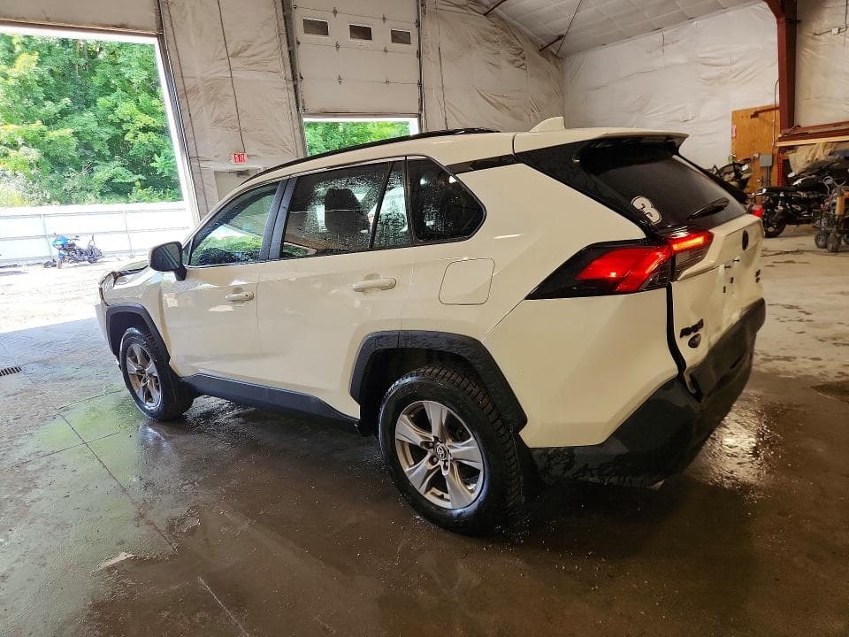 2025 TOYOTA RAV4 XLE 2