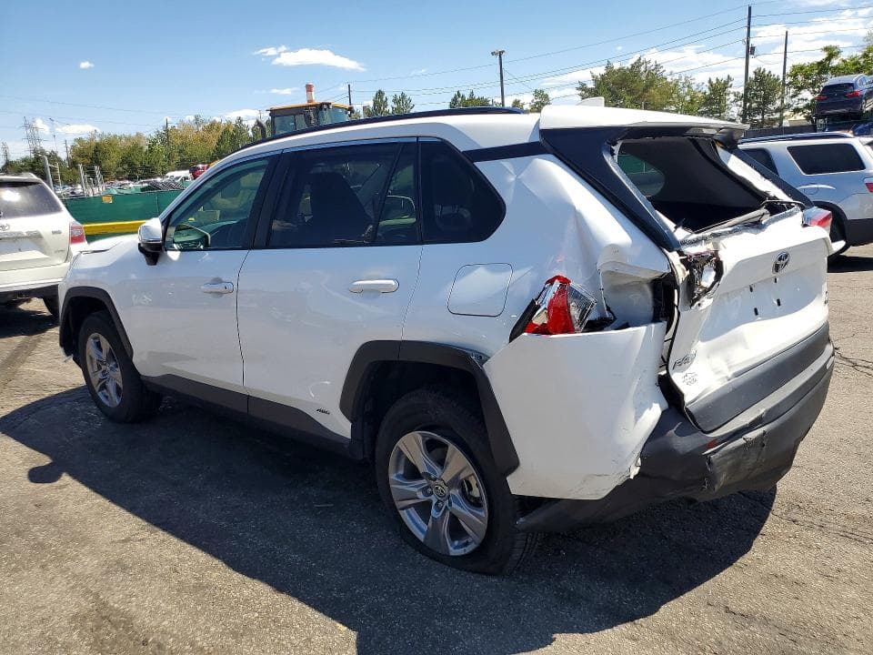 2022 TOYOTA RAV4 XLE 2