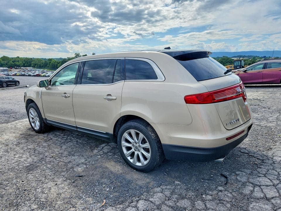 2017 LINCOLN MKT 2