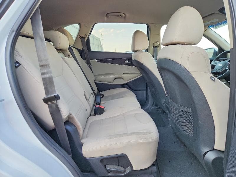 2019 KIA SORENTO LX V6 10