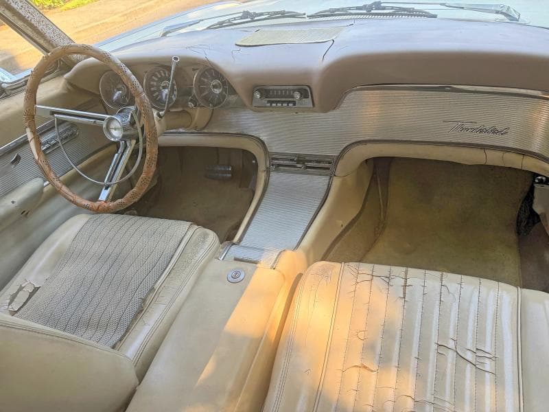 1961 FORD T-BIRD 9